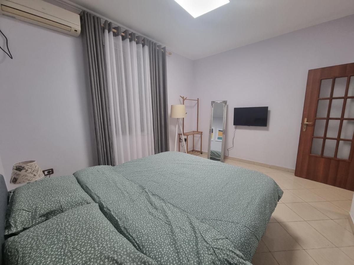 Glamorous Apartment In تيرانا المظهر الخارجي الصورة